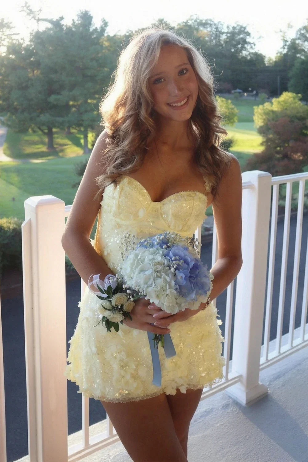 Gorgeous A Line Sweetheart White Short Homecoming Dress with Appliques Beading
